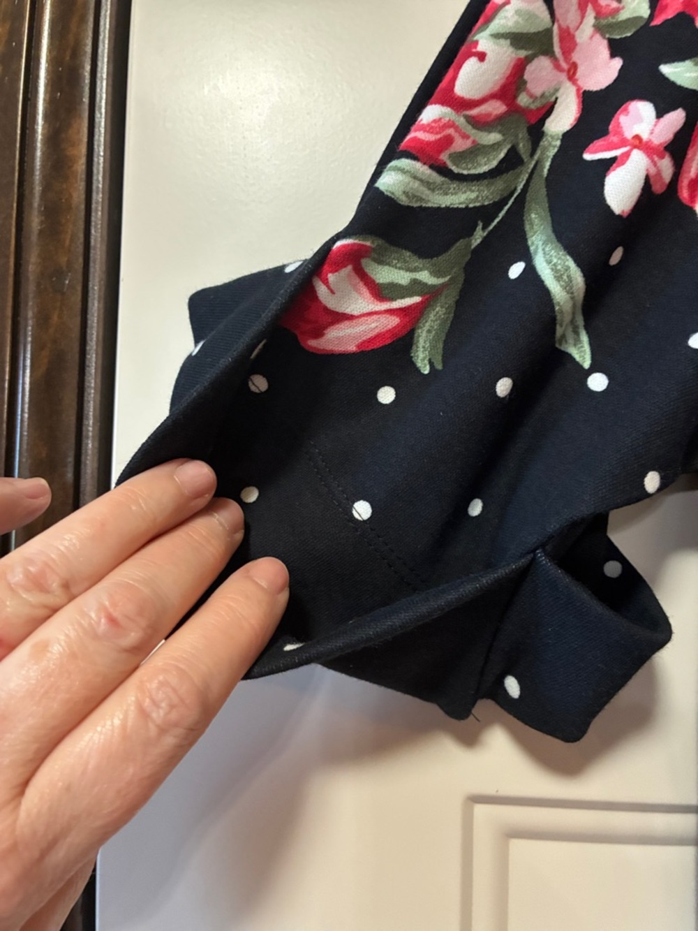 Size 0X (14/16W) Karen Scott Black and White Dot & Pink Floral Top - Picture 5 of 12
